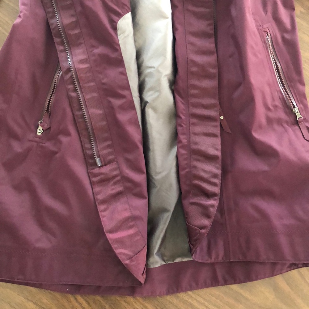Lululemon rain jacket - Picture 3 of 4